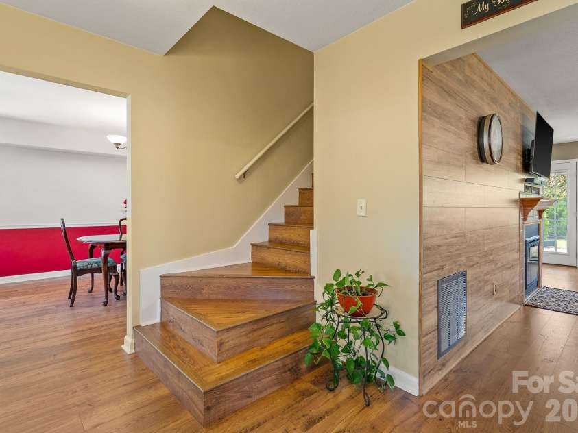 307 Roxbury Place, Arden, NC 28704.  MLS# CAR4367597, YatesRealty ID 11745. 