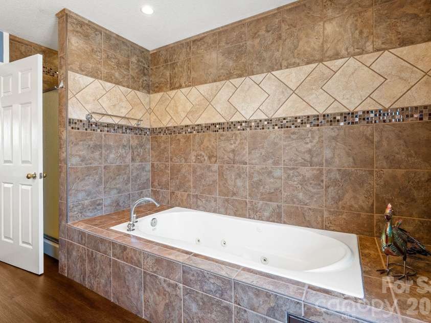 307 Roxbury Place, Arden, NC 28704.  MLS# CAR4367597, YatesRealty ID 11745. 