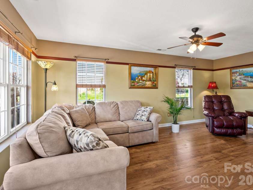 307 Roxbury Place, Arden, NC 28704.  MLS# CAR4367597, YatesRealty ID 11745. 