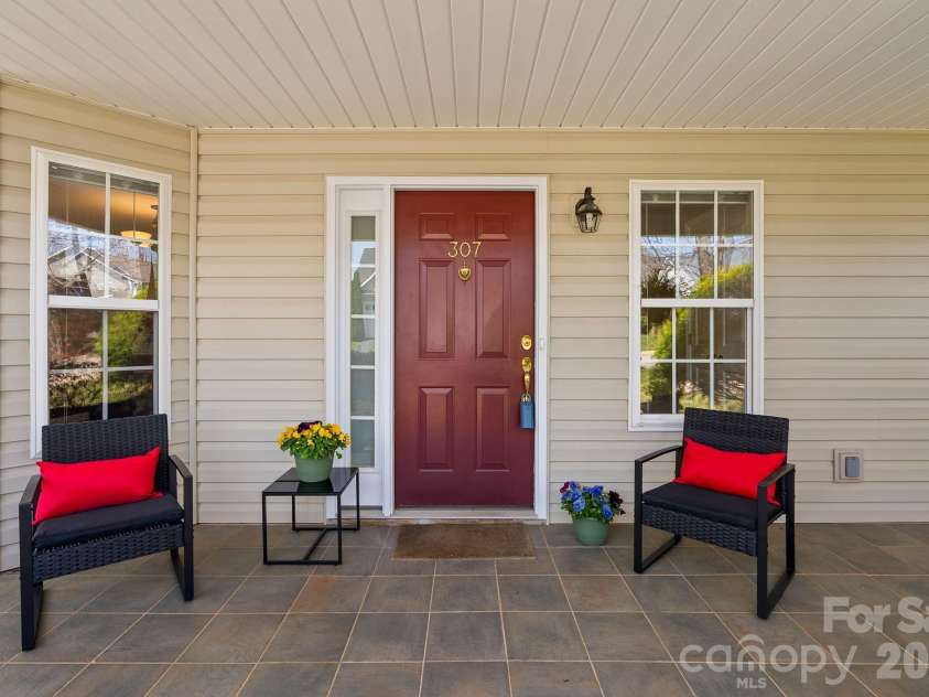 307 Roxbury Place, Arden, NC 28704.  MLS# CAR4367597, YatesRealty ID 11745. 
