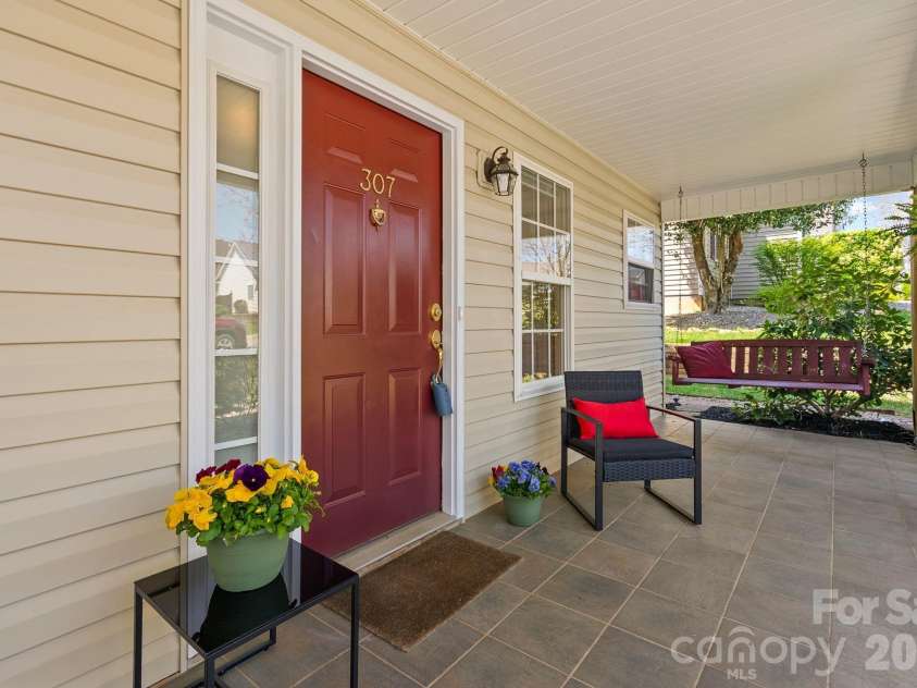 307 Roxbury Place, Arden, NC 28704.  MLS# CAR4367597, YatesRealty ID 11745. 