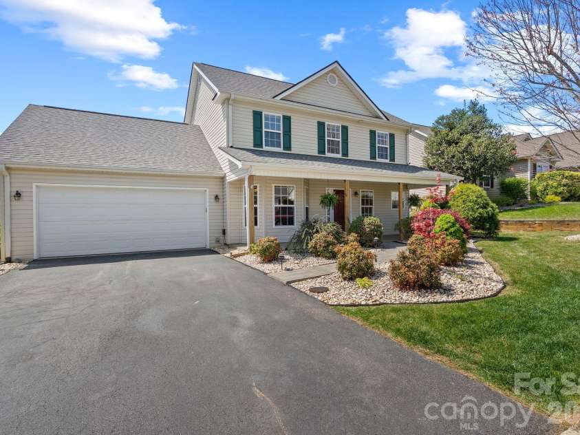 307 Roxbury Place, Arden, NC 28704.  MLS# CAR4367597, YatesRealty ID 11745. 