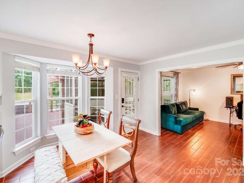 6910 Birdsong Lane, Waxhaw, NC 28173.  MLS# CAR4253788, YatesRealty ID 11745. Breakfast area with bay window