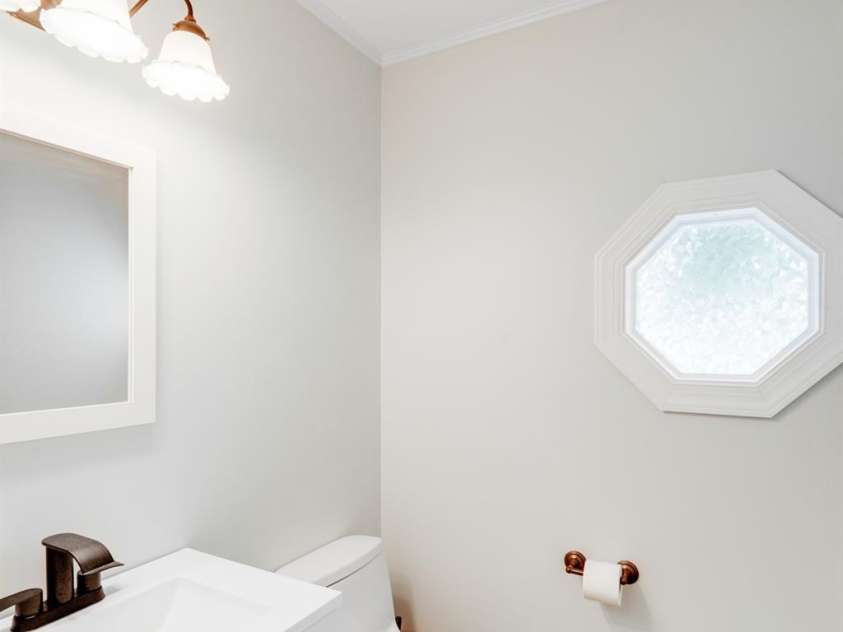 6910 Birdsong Lane, Waxhaw, NC 28173.  MLS# CAR4253788, YatesRealty ID 11745. Half bath conveniently located on the main level