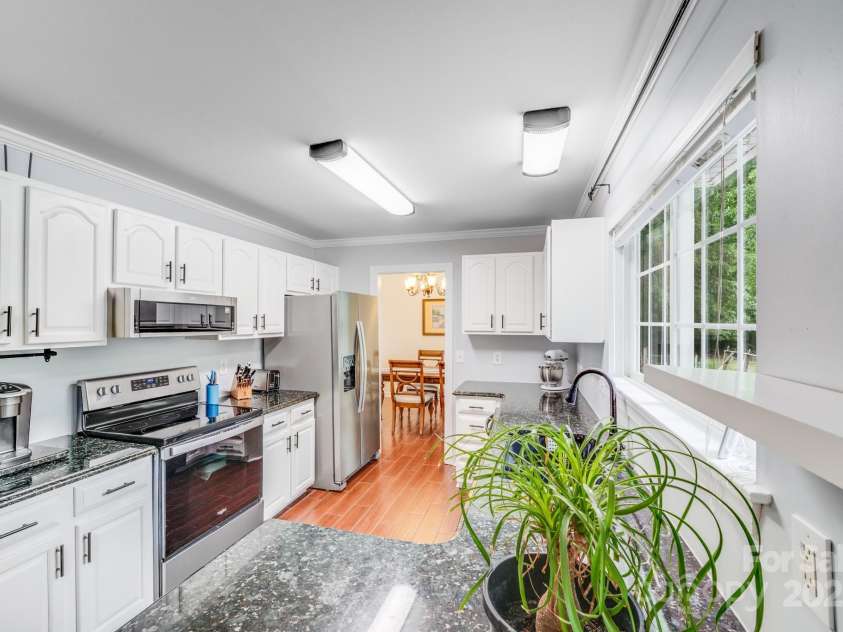6910 Birdsong Lane, Waxhaw, NC 28173.  MLS# CAR4253788, YatesRealty ID 11745. Kitchen centrally located between the formal DR and the breakfast area at the back of the home with views of the backyard