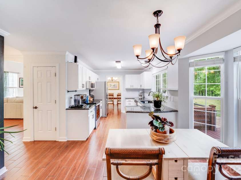 6910 Birdsong Lane, Waxhaw, NC 28173.  MLS# CAR4253788, YatesRealty ID 11745. Kitchen is ideally located at the back of the home between the dining room and the breakfast area