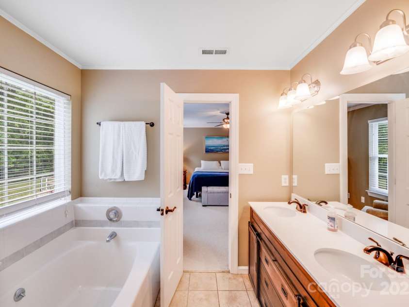 6910 Birdsong Lane, Waxhaw, NC 28173.  MLS# CAR4253788, YatesRealty ID 11745. Primary bathroom, view of soaking tub and double sinks