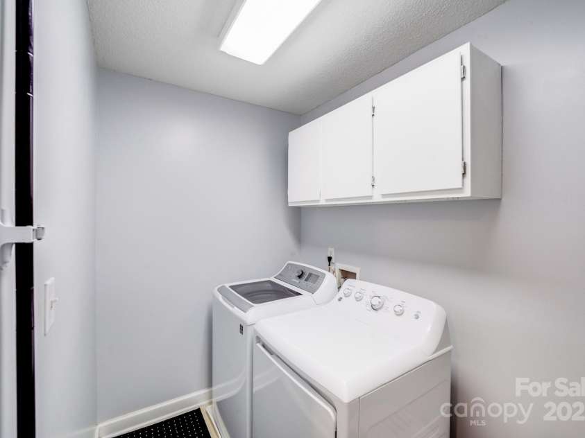 6910 Birdsong Lane, Waxhaw, NC 28173.  MLS# CAR4253788, YatesRealty ID 11745. Second story laundry room