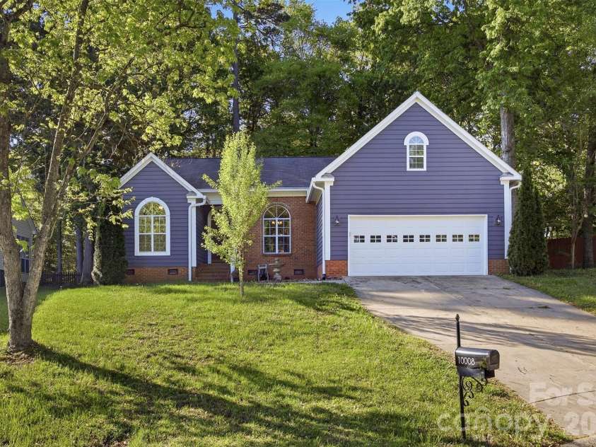 10008 Prosperity Point Lane, Charlotte, NC 28269.  MLS# CAR4362897, YatesRealty ID 11746. 