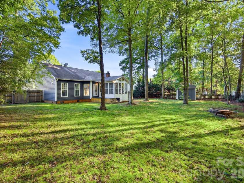 10008 Prosperity Point Lane, Charlotte, NC 28269.  MLS# CAR4362897, YatesRealty ID 11746. 