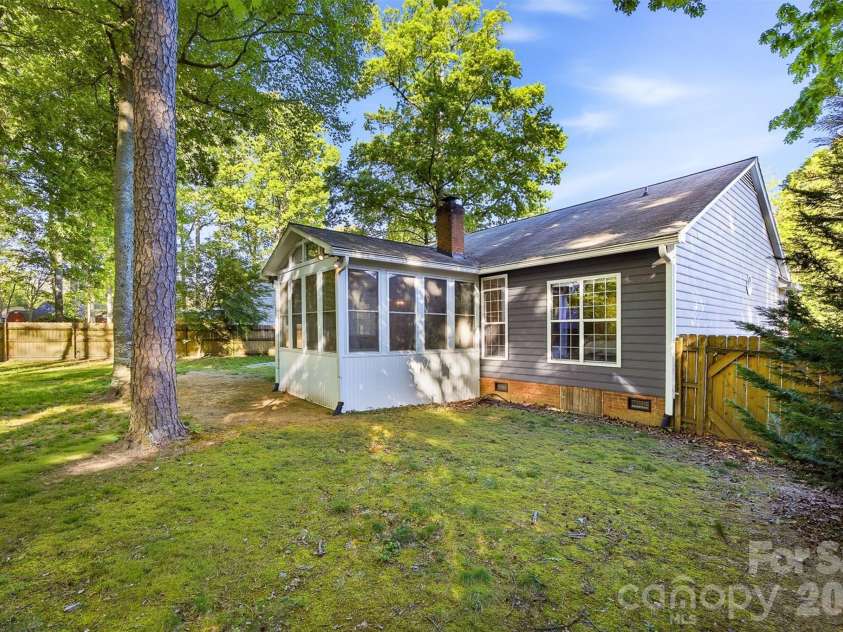 10008 Prosperity Point Lane, Charlotte, NC 28269.  MLS# CAR4362897, YatesRealty ID 11746. 