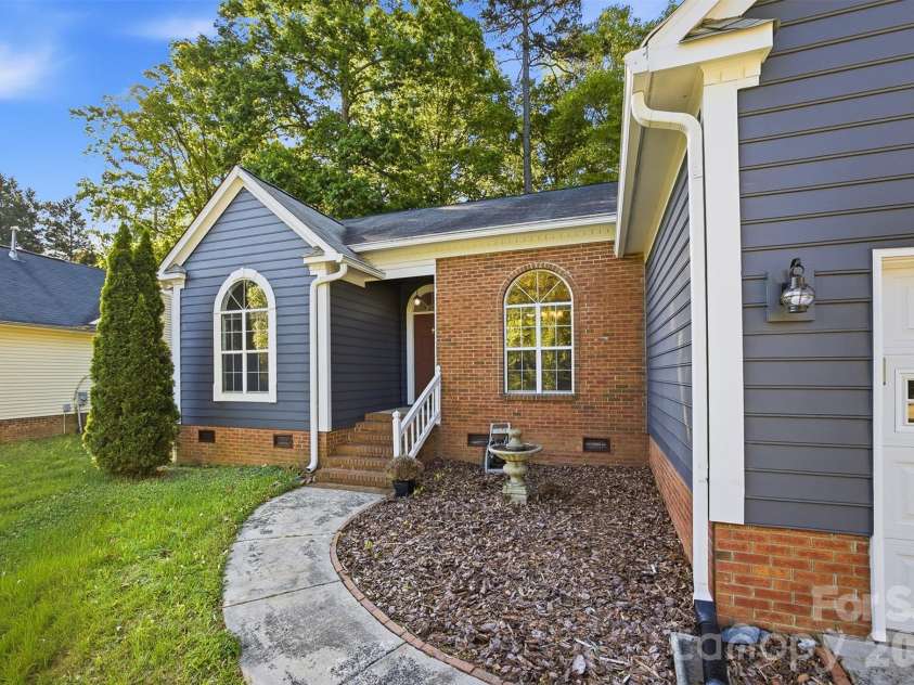10008 Prosperity Point Lane, Charlotte, NC 28269.  MLS# CAR4362897, YatesRealty ID 11746. 