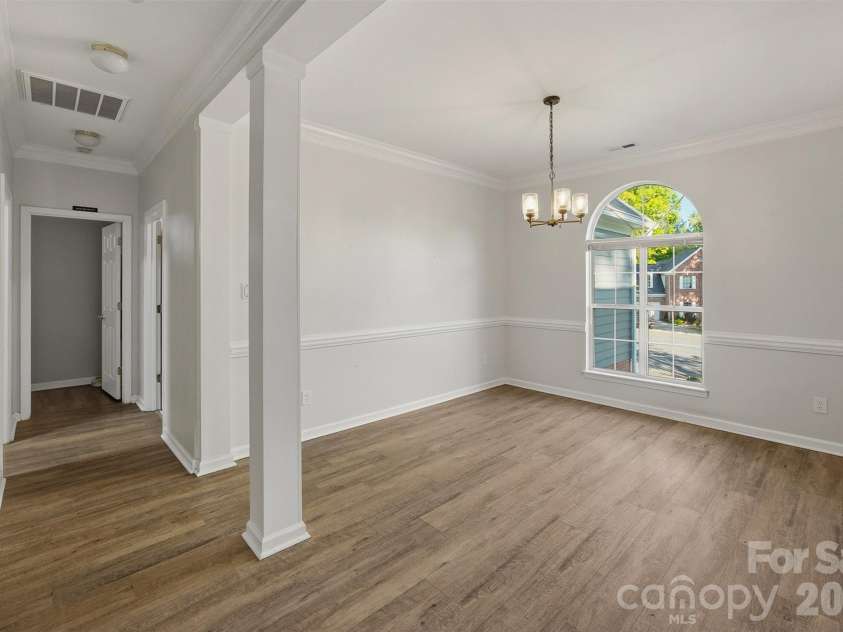 10008 Prosperity Point Lane, Charlotte, NC 28269.  MLS# CAR4362897, YatesRealty ID 11746. Dinning area and hall