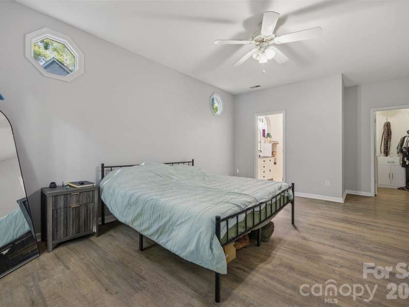 10008 Prosperity Point Lane, Charlotte, NC 28269.  MLS# CAR4362897, YatesRealty ID 11746. Primary Bed