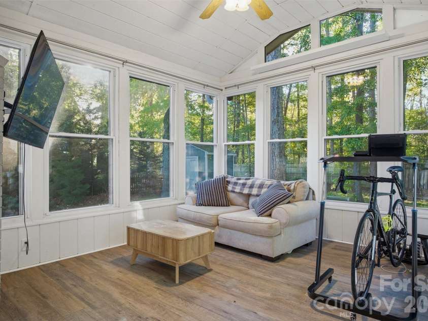 10008 Prosperity Point Lane, Charlotte, NC 28269.  MLS# CAR4362897, YatesRealty ID 11746. Sunroom