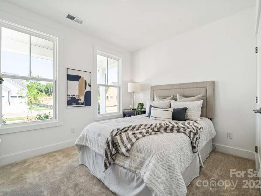 4122 Eastover Glen Road, Charlotte, NC 28269.  MLS# CAR4219888, YatesRealty ID 11747. First Floor Guest Suite