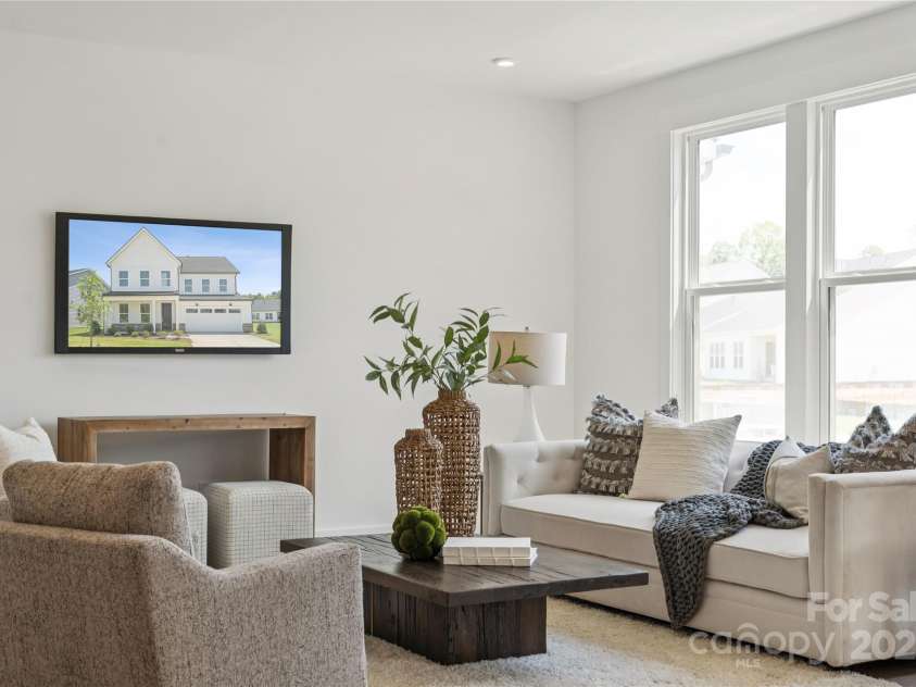 4122 Eastover Glen Road, Charlotte, NC 28269.  MLS# CAR4219888, YatesRealty ID 11747. Great Room