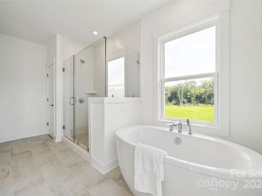 4122 Eastover Glen Road, Charlotte, NC 28269.  MLS# CAR4219888, YatesRealty ID 11747. Primary Bath