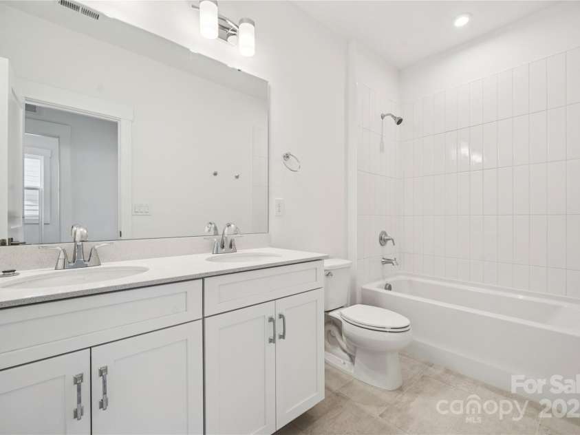 4122 Eastover Glen Road, Charlotte, NC 28269.  MLS# CAR4219888, YatesRealty ID 11747. Secondary Bath