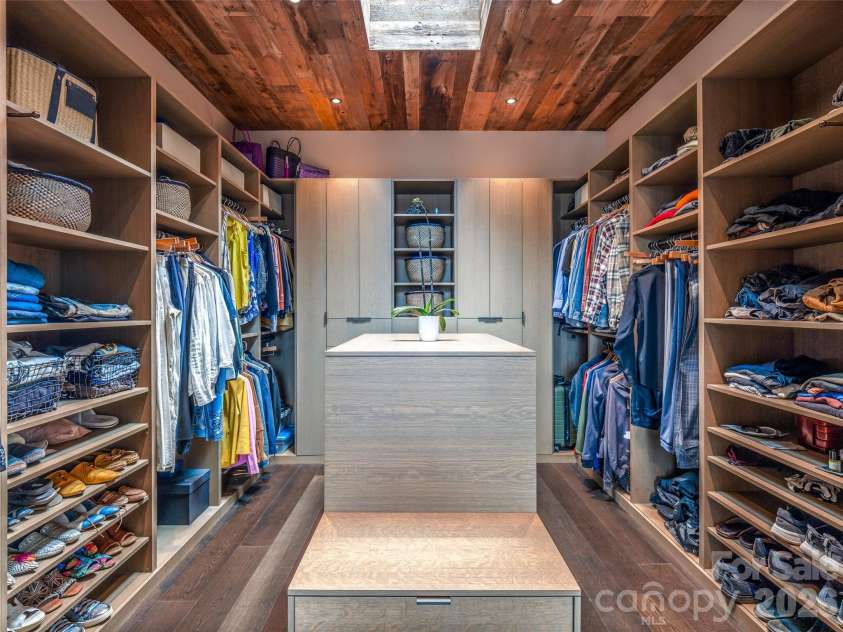 112 Moon Shadow Lane, Marshall, NC 28753.  MLS# CAR4332984, YatesRealty ID 1175. Custom walk-in closet
