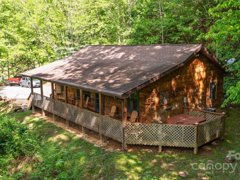 242 Eagles Roost Road, Bryson City, NC 28713.  MLS# CAR4256252, YatesRealty ID 11750. 