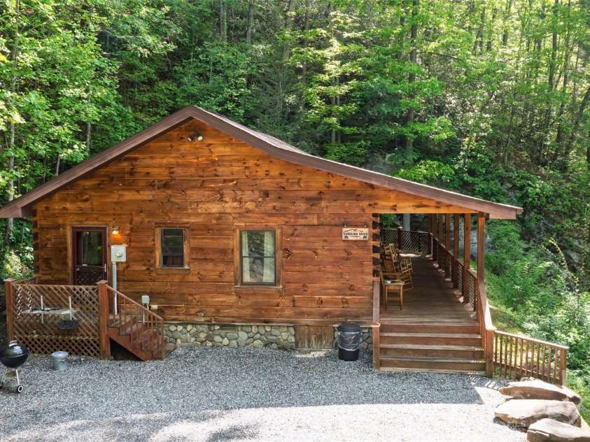 242 Eagles Roost Road, Bryson City, NC 28713.  MLS# CAR4256252, YatesRealty ID 11750. 