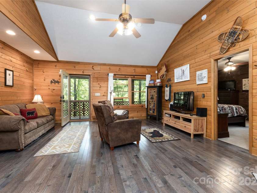 242 Eagles Roost Road, Bryson City, NC 28713.  MLS# CAR4256252, YatesRealty ID 11750. 