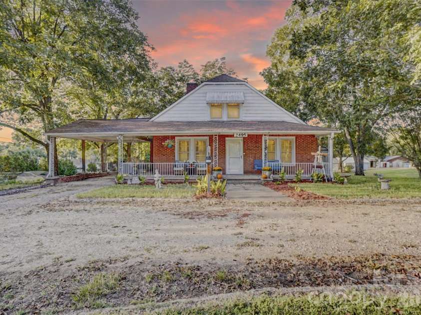 2495 Centergrove Road, Kannapolis, NC 28083.  MLS# CAR4309361, YatesRealty ID 11750. 