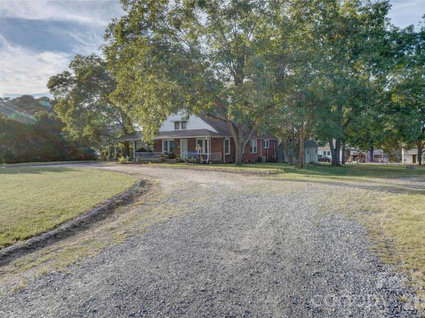 2495 Centergrove Road, Kannapolis, NC 28083.  MLS# CAR4309361, YatesRealty ID 11750. 