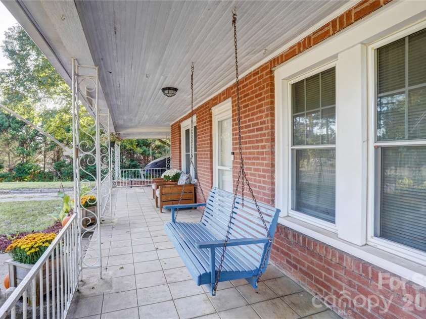 2495 Centergrove Road, Kannapolis, NC 28083.  MLS# CAR4309361, YatesRealty ID 11750. 
