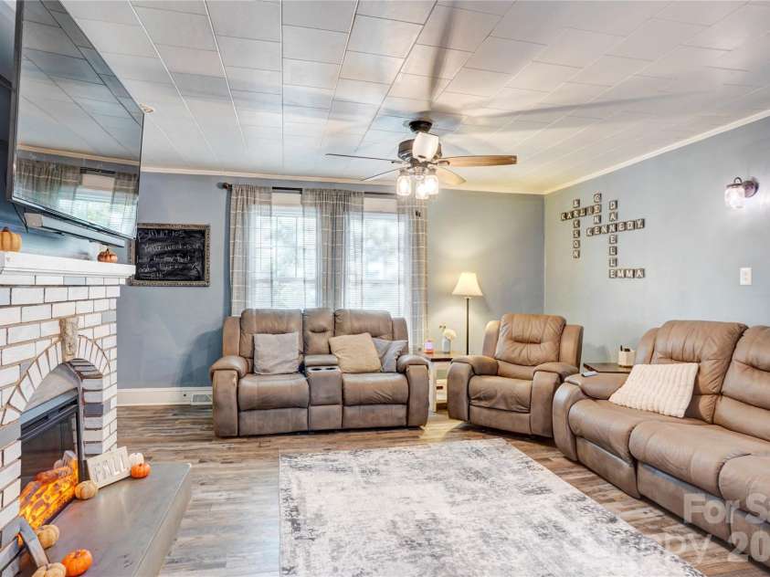2495 Centergrove Road, Kannapolis, NC 28083.  MLS# CAR4309361, YatesRealty ID 11750. 