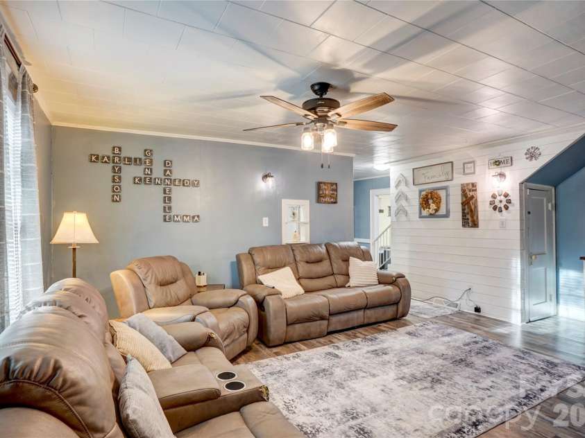 2495 Centergrove Road, Kannapolis, NC 28083.  MLS# CAR4309361, YatesRealty ID 11750. 