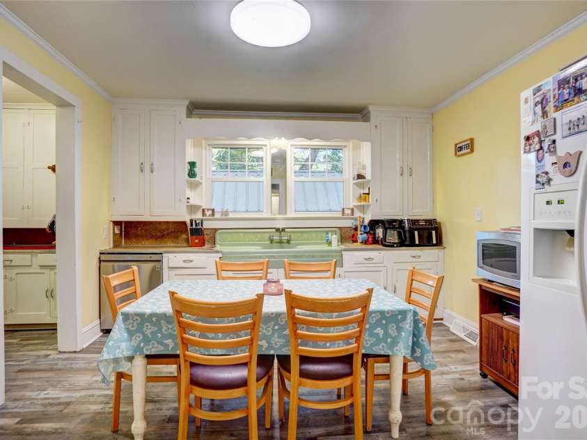 2495 Centergrove Road, Kannapolis, NC 28083.  MLS# CAR4309361, YatesRealty ID 11750. 