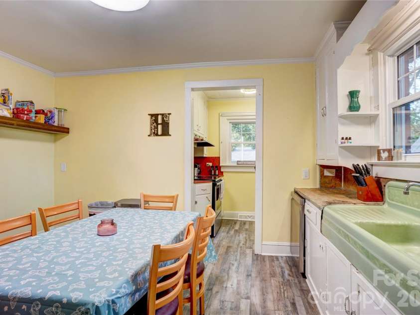 2495 Centergrove Road, Kannapolis, NC 28083.  MLS# CAR4309361, YatesRealty ID 11750. 