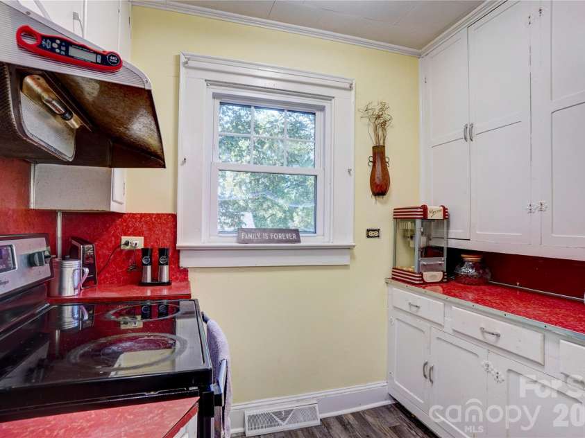 2495 Centergrove Road, Kannapolis, NC 28083.  MLS# CAR4309361, YatesRealty ID 11750. 