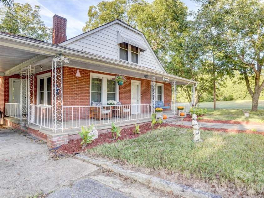 2495 Centergrove Road, Kannapolis, NC 28083.  MLS# CAR4309361, YatesRealty ID 11750. 