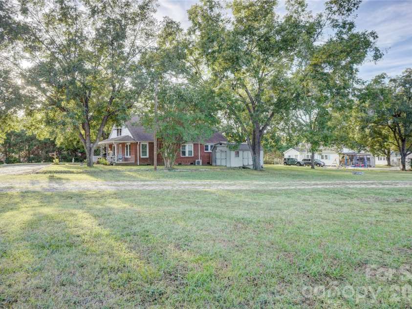 2495 Centergrove Road, Kannapolis, NC 28083.  MLS# CAR4309361, YatesRealty ID 11750. 