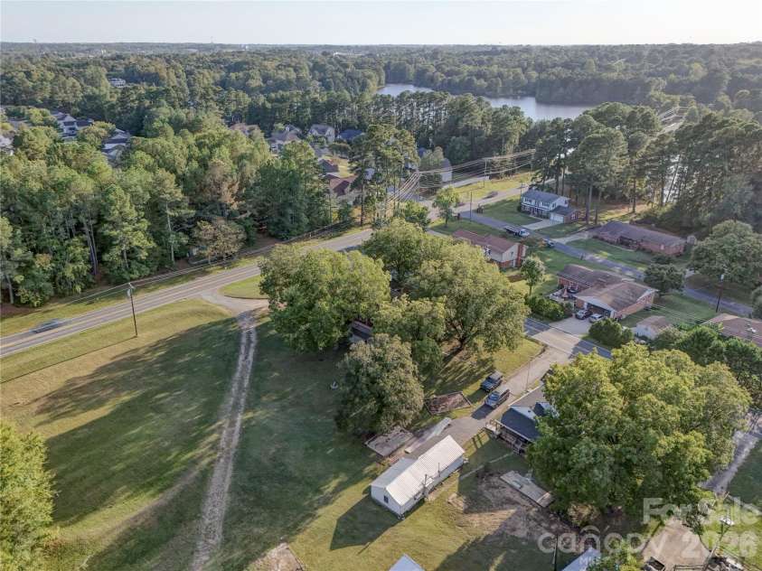 2495 Centergrove Road, Kannapolis, NC 28083.  MLS# CAR4309361, YatesRealty ID 11750. 
