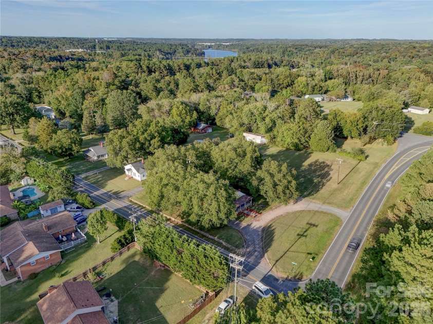2495 Centergrove Road, Kannapolis, NC 28083.  MLS# CAR4309361, YatesRealty ID 11750. 