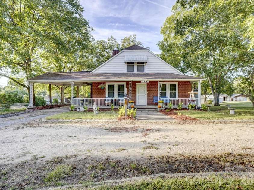 2495 Centergrove Road, Kannapolis, NC 28083.  MLS# CAR4309361, YatesRealty ID 11750. 