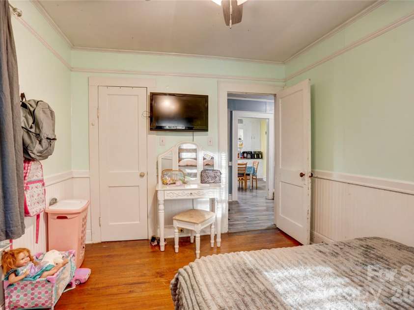 2495 Centergrove Road, Kannapolis, NC 28083.  MLS# CAR4309361, YatesRealty ID 11750. Bed 2