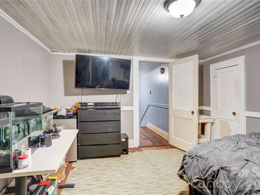 2495 Centergrove Road, Kannapolis, NC 28083.  MLS# CAR4309361, YatesRealty ID 11750. Bed 5 Upstairs