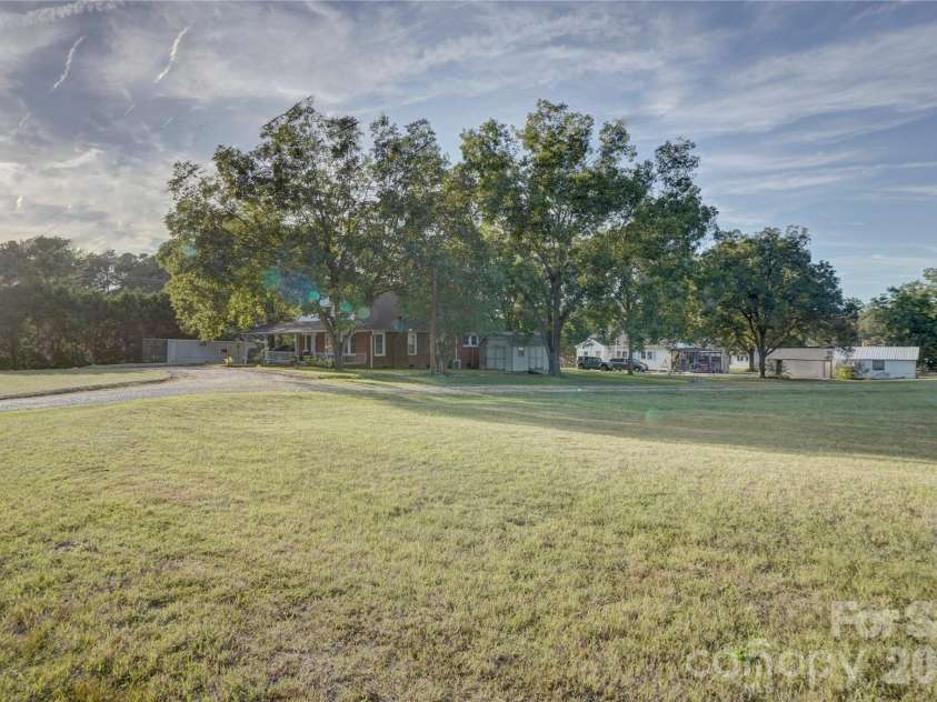 2495 Centergrove Road, Kannapolis, NC 28083.  MLS# CAR4309361, YatesRealty ID 11750. Huge Yard!