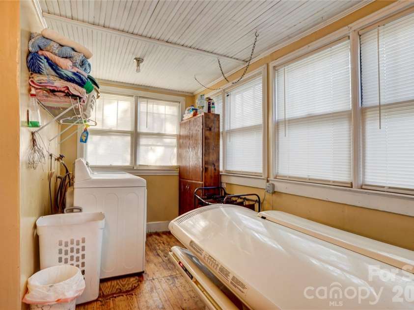 2495 Centergrove Road, Kannapolis, NC 28083.  MLS# CAR4309361, YatesRealty ID 11750. Mud/ Laundry