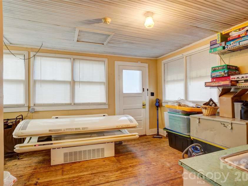2495 Centergrove Road, Kannapolis, NC 28083.  MLS# CAR4309361, YatesRealty ID 11750. Mud/ Laundry