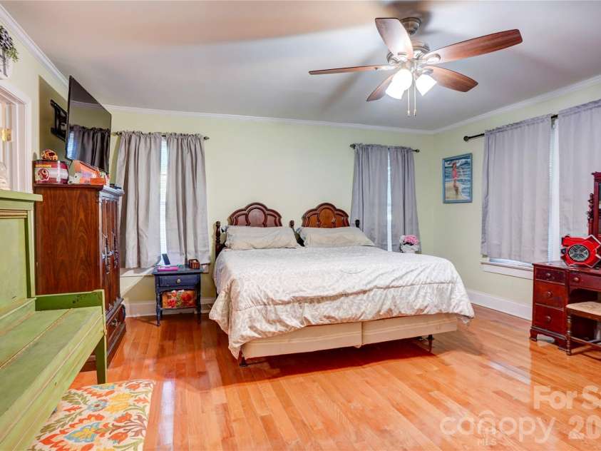 2495 Centergrove Road, Kannapolis, NC 28083.  MLS# CAR4309361, YatesRealty ID 11750. Primary Bedroom