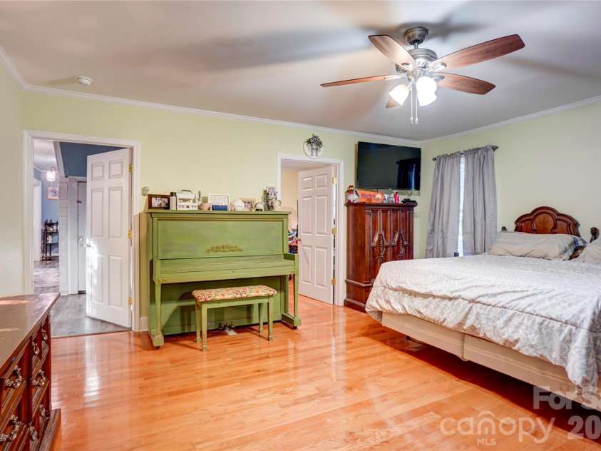 2495 Centergrove Road, Kannapolis, NC 28083.  MLS# CAR4309361, YatesRealty ID 11750. Primary Bedroom