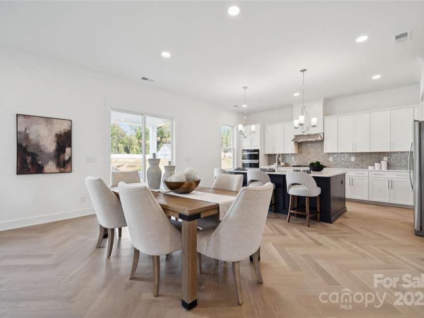6007 Moonglade Lane, Charlotte, NC 28269.  MLS# CAR4326044, YatesRealty ID 11752. Casual dining and kitchen 