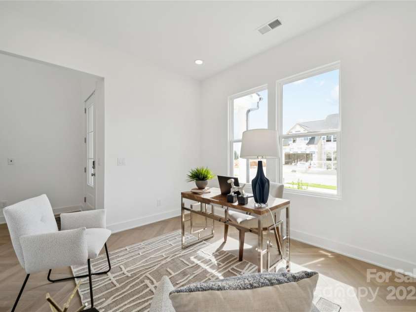 6007 Moonglade Lane, Charlotte, NC 28269.  MLS# CAR4326044, YatesRealty ID 11752. Flex room