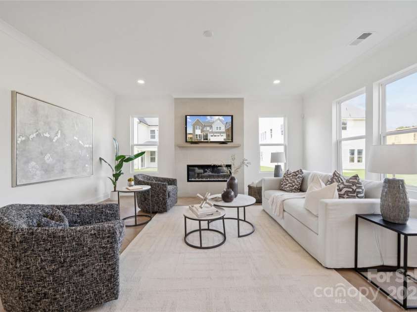 6007 Moonglade Lane, Charlotte, NC 28269.  MLS# CAR4326044, YatesRealty ID 11752. Great room